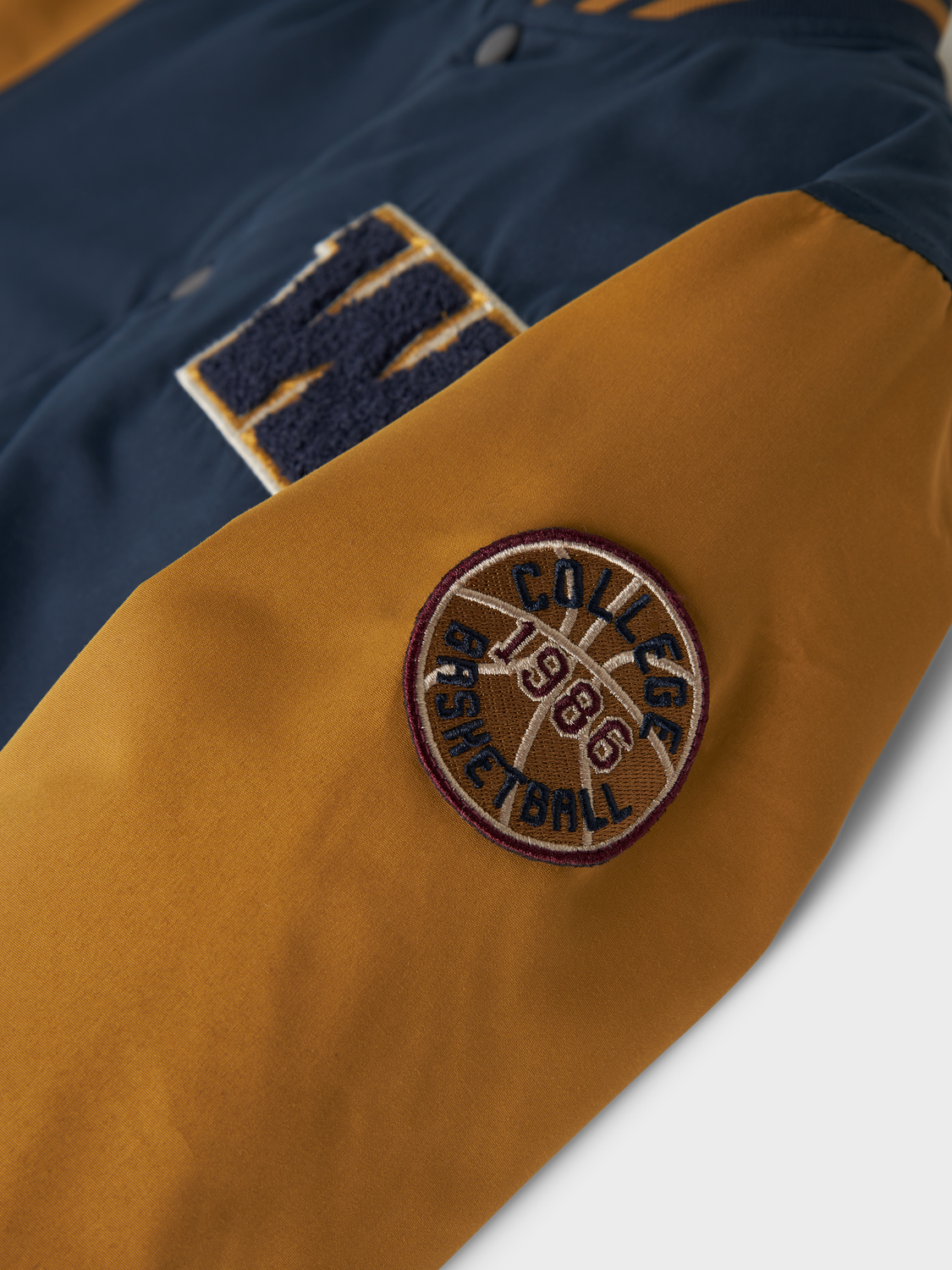 model_shot-front_full